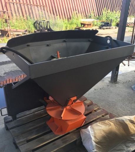 Разбрасыватель песка для мини-погрузчика