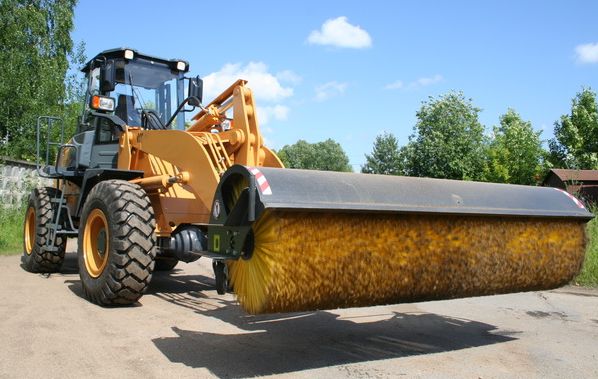 Дорожная щетка на погрузчик фронтальный