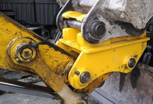 Устройство быстросъемное для смены навесного оборудования на экскаваторах