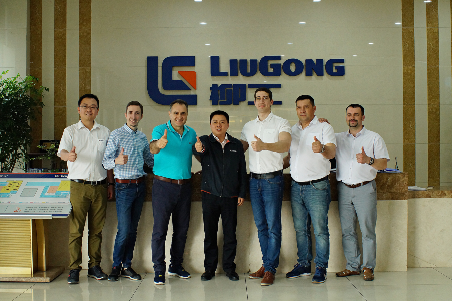 Встреча представителей компаний "Долина" и LiuGong Machinery