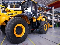 Пять зон сборки для разных моделей. Экскурсия по заводу погрузчиков LiuGong Пять зон сборки для разных моделей. Экскурсия по заводу погрузчиков LiuGong