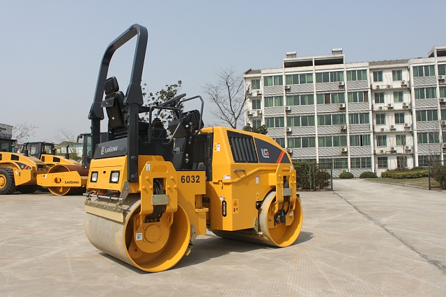 Асфальтный каток Liugong CLG 6032E