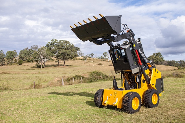 Погрузчик LiuGong CLG 365B в процессе работы