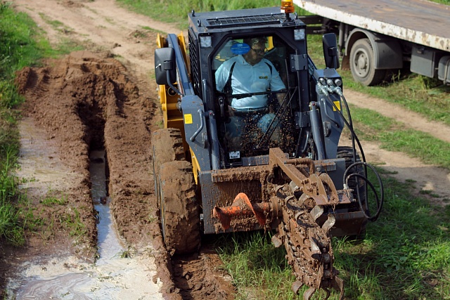 Копатель траншей для минипогрузчика