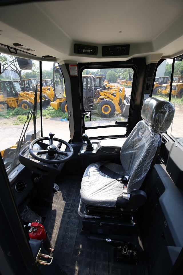 Современная кабина погрузчика Люгонг CLG 842H