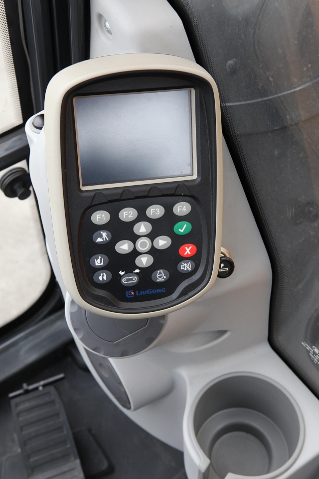 Пульт управления экскаватора гусеничного Люгонг CLG 945E