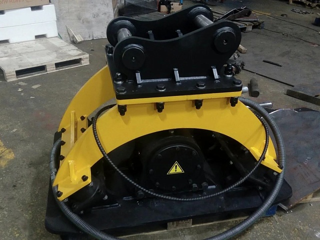 Плита вибрационная для экскаватора-погрузчика