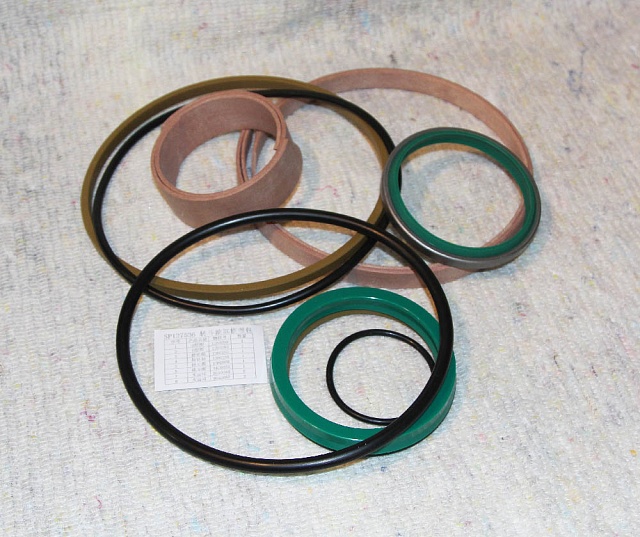 SEAL KIT；BUCKET TILTING CYLINDER SP127536