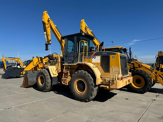 Фронтальный погрузчик 842, 2015 год (бывший в употреблении)