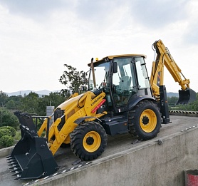 Приехала новая партия экскаваторов-погрузчиков LiuGong CLG777