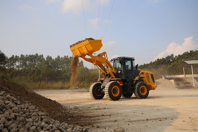 Фронтальный погрузчик 3 т Люгонг CLG 835H (BS205+LG)