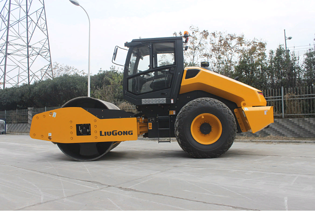 Каток грунтовый Liugong CLG 6616E