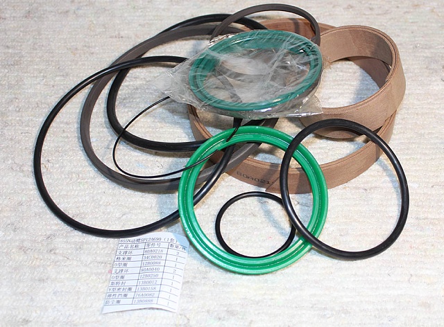 SEAL KIT；BOOM CYLINDER SP124690