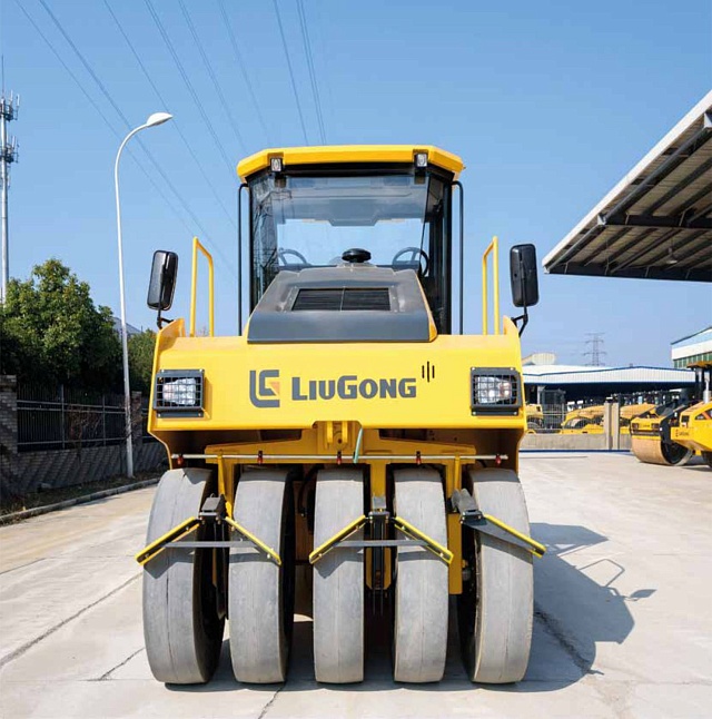 Пневмоколёсный дорожный каток LiuGong 6526E
