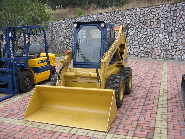 Мини-погрузчик с бортовым поворотом LiuGong CLG 375A