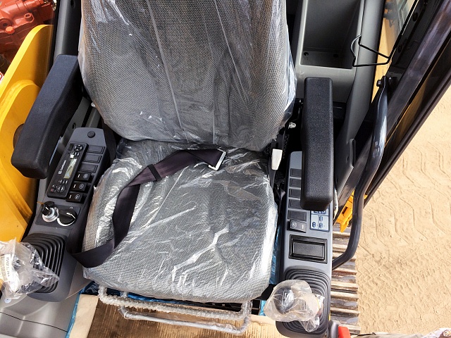 Сиденье оператора в кабине экскаватора Люгонг CLG 925E