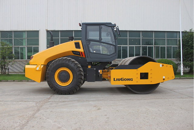 Каток дорожный CLG 6122E