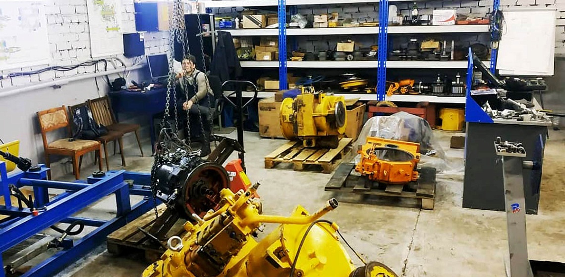 Помещение сервиса по ремонту двигателей спецтехники