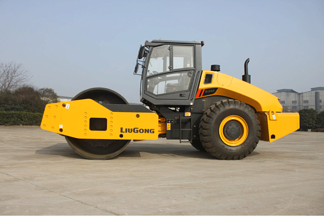 Грунтовый каток Люгонг CLG 6126E