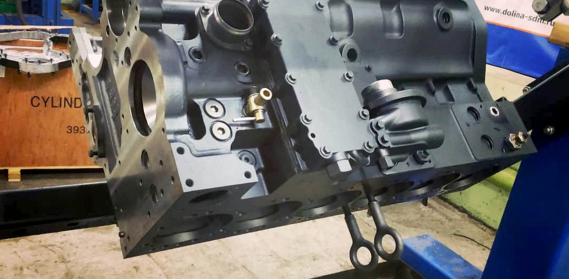 Двигатель спецтехники на ремонте в сервисном центре "Долина"