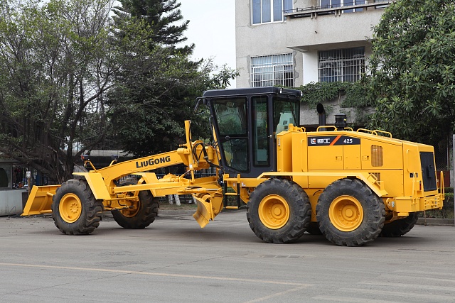 Автогрейдер тяжелого класса Люгонг CLG 425 6 WD