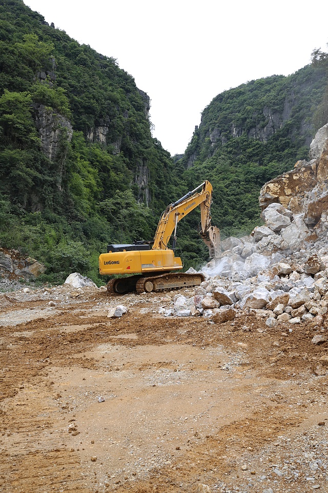 Экскаватор Люгонг CLG 950E тяжелого класса