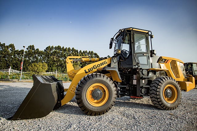 Люгонг CLG 835H MAX одноковшовый погрузчик