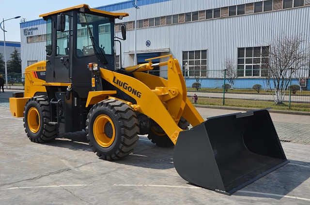 Фронтальный погрузчик Люгонг CLG 820C