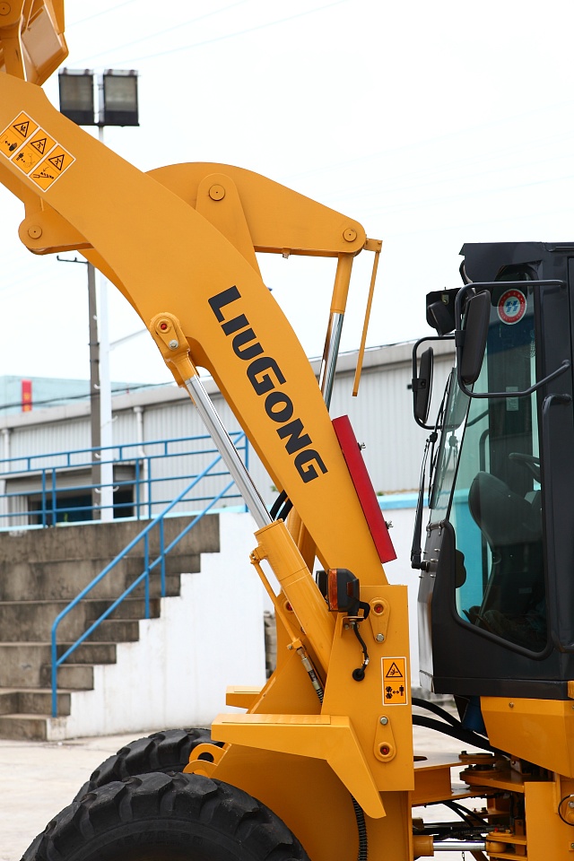 Одноковшовый фронтальный погрузчик Liugong CLG 820C