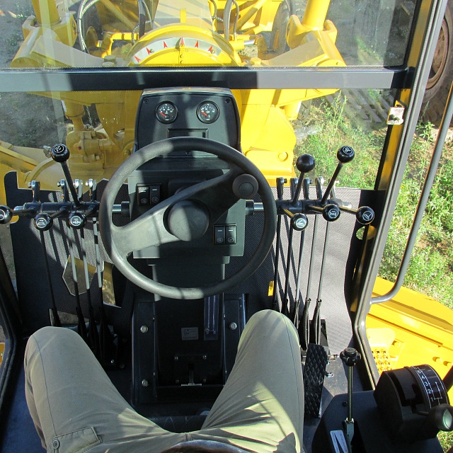 Рулевое управление автогрейдера CLG 414