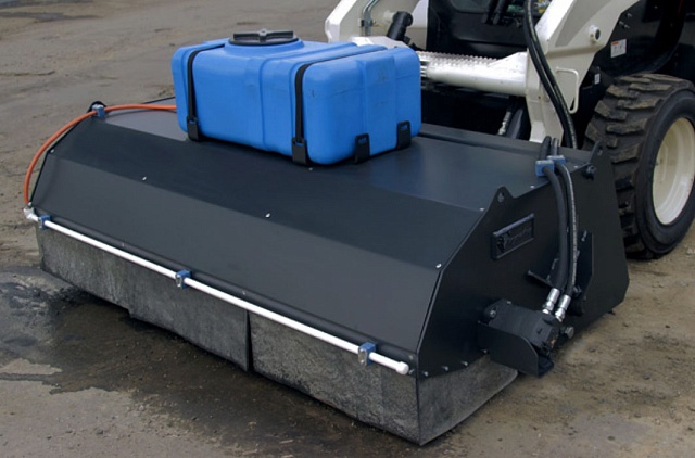 Дорожные щетки с бункером для мини-погрузчиков