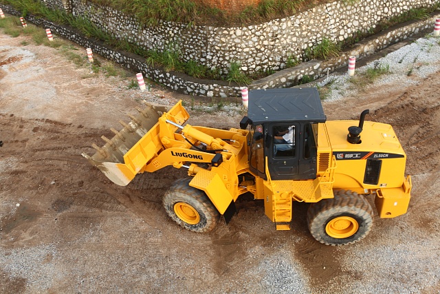 Одноковшовый фронтальный погрузчик Liugong ZL50CN