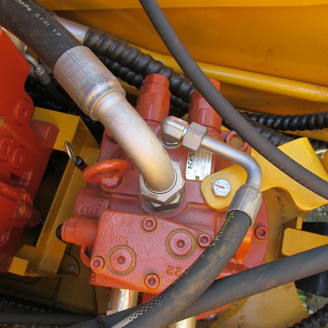 Узлы конструкции экскаватора среднего класса CLG 920E