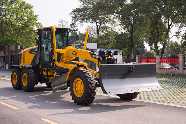 Автогрейдер CLG 4215D легкого класса