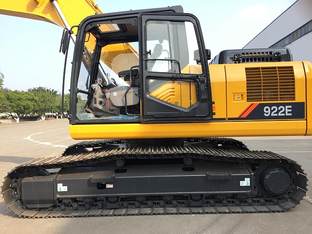 Экскаватор CLG 922E среднего класса