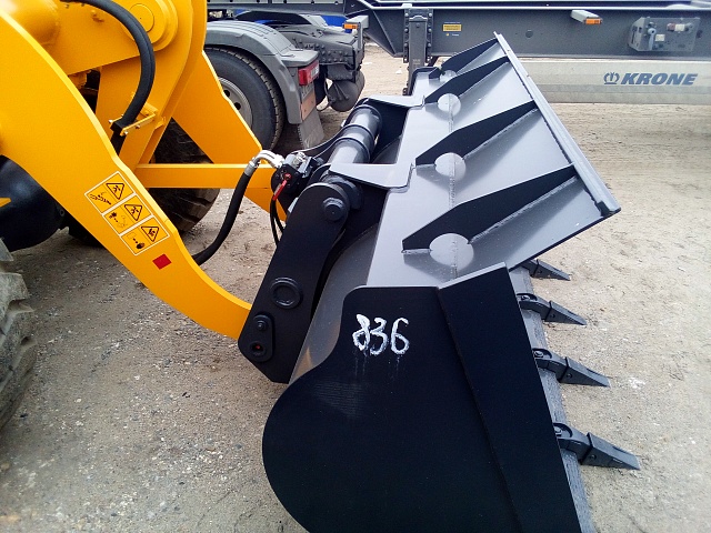 Быстросъем на фронтальный погрузчик