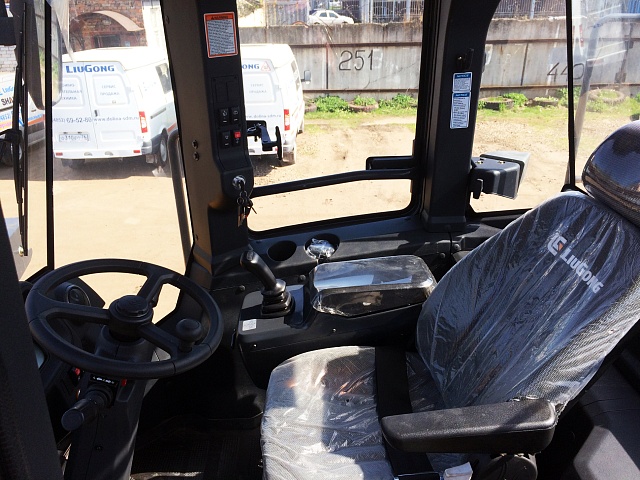 Рабочее место водителя погрузчика Liugong CLG 856H (ZF+LG)