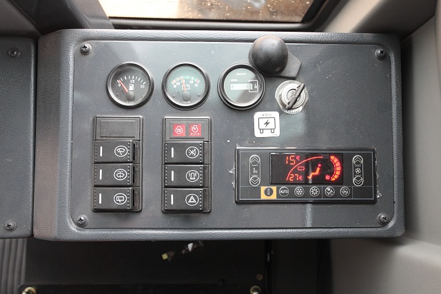 Приборная панель автогрейдера среднего класса LiuGong CLG 4165