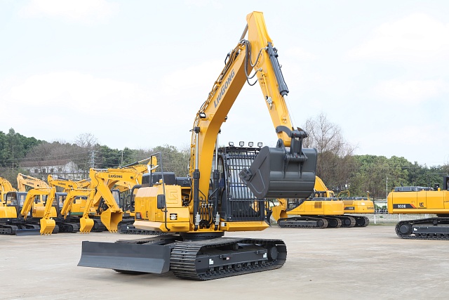 Экскаваторы Liugong CLG 915E лёгкого класса