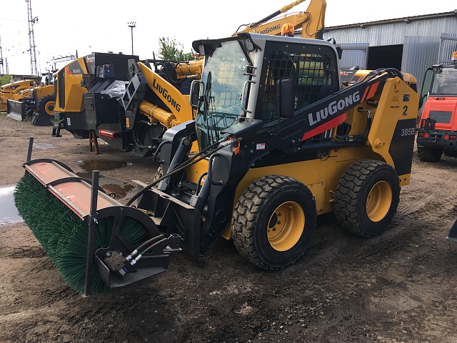 Дорожные щетки для мини-погрузчиков