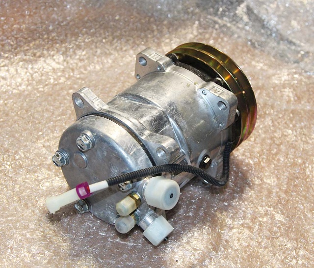 Компрессор  кондиционера 46C0700 LiuGong CLG835 CLG856 CLG842 CLG888