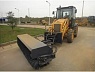 Щетки поворотные с экскаватором-погрузчиком Щетки поворотные с экскаватором-погрузчиком