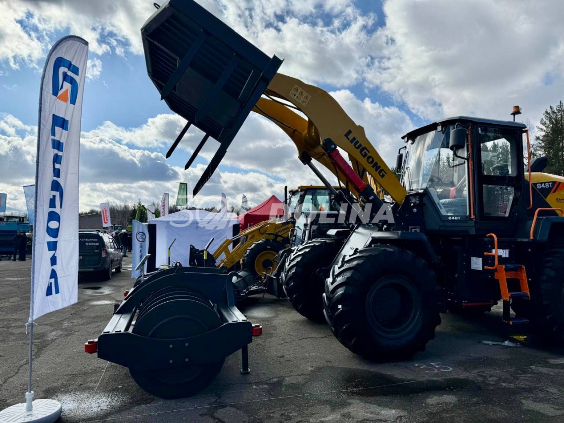 Инновационный фронтальный погрузчик Liugong CLG 848T на выставке «АгроВятка» 2025 в Кирове Инновационный фронтальный погрузчик Liugong CLG 848T на выставке «АгроВятка» 2025 в Кирове