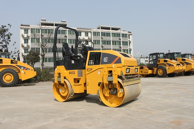 Асфальтовый каток Liugong CLG 6032E