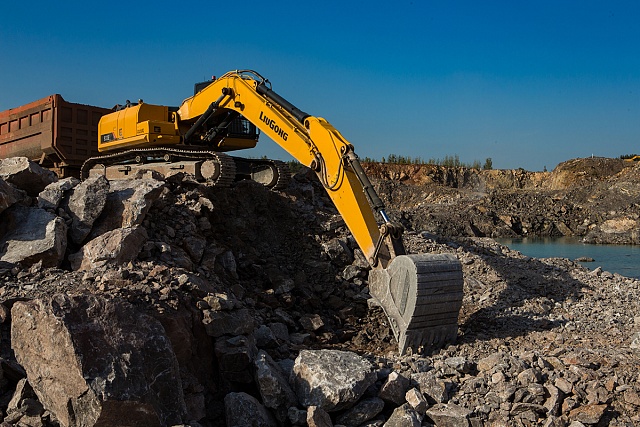 Гусеничный экскаватор Люгонг CLG 933E