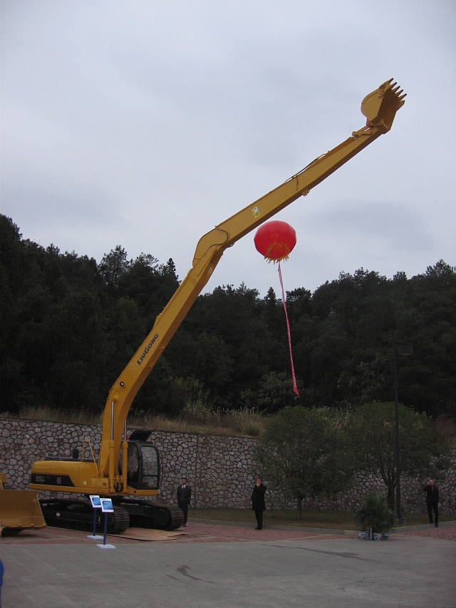 Гусеничный экскаватор Люгонг CLG 922ELL