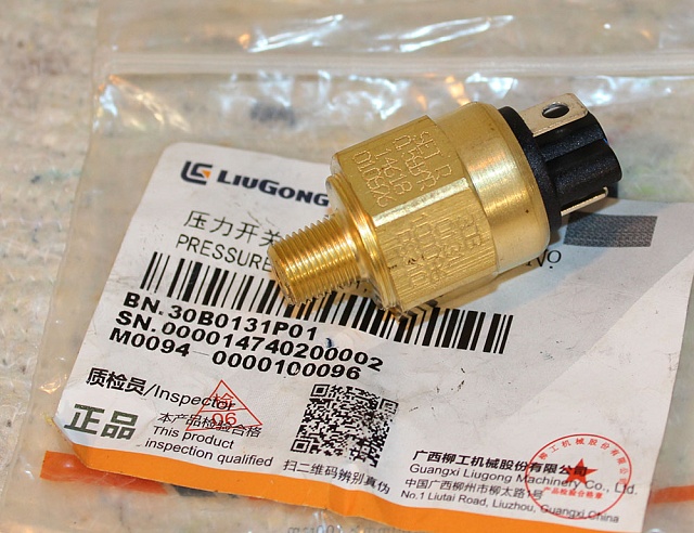 Датчик давления 30B0131 (CLG-856) LiuGong CLG835 CLG836 CLG842 CLG856 CLG 862