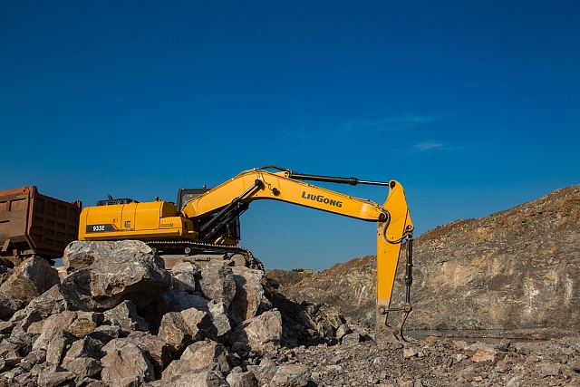 Экскаватор Люгонг CLG 933E