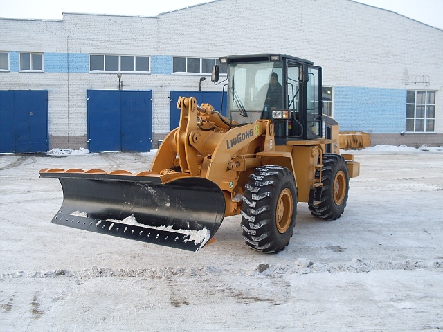 Снегоуборочный отвал на погрузчик фронтальный