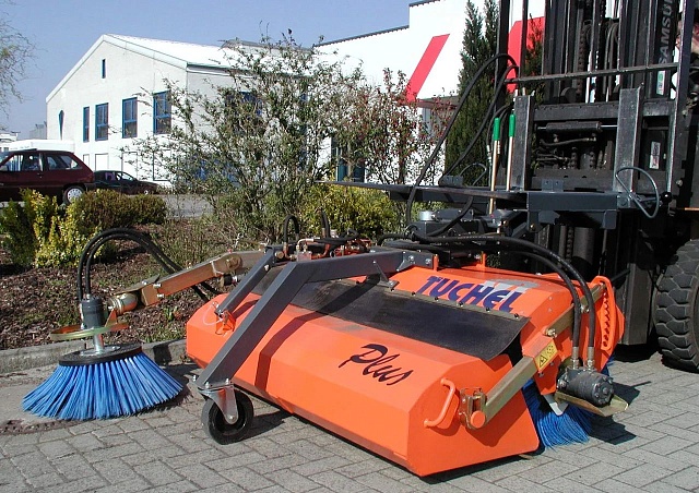 Коммунальные щетки для вилочных погрузчиков